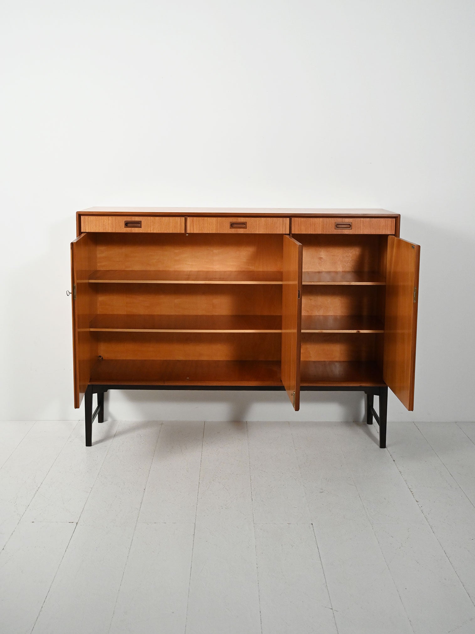 Highboard scandinavo anni 60–70 di “Skaraborgs” 2