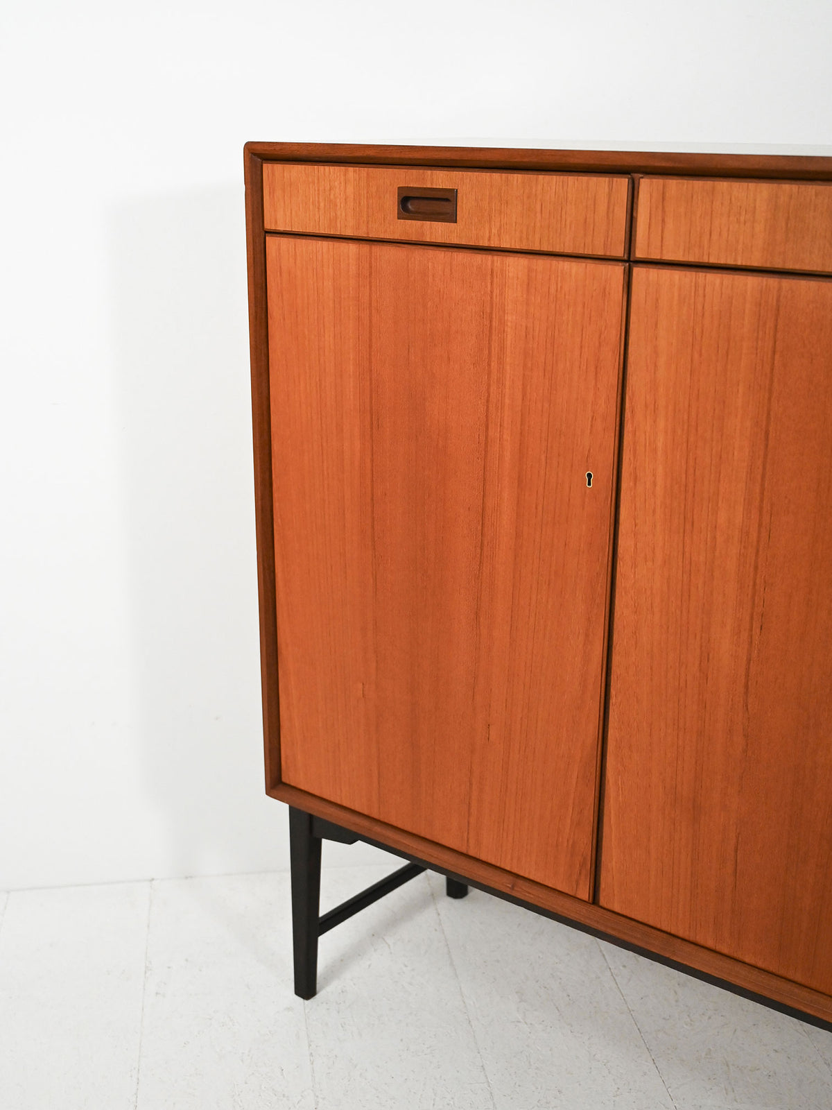 Highboard scandinavo anni 60–70 di “Skaraborgs” 6