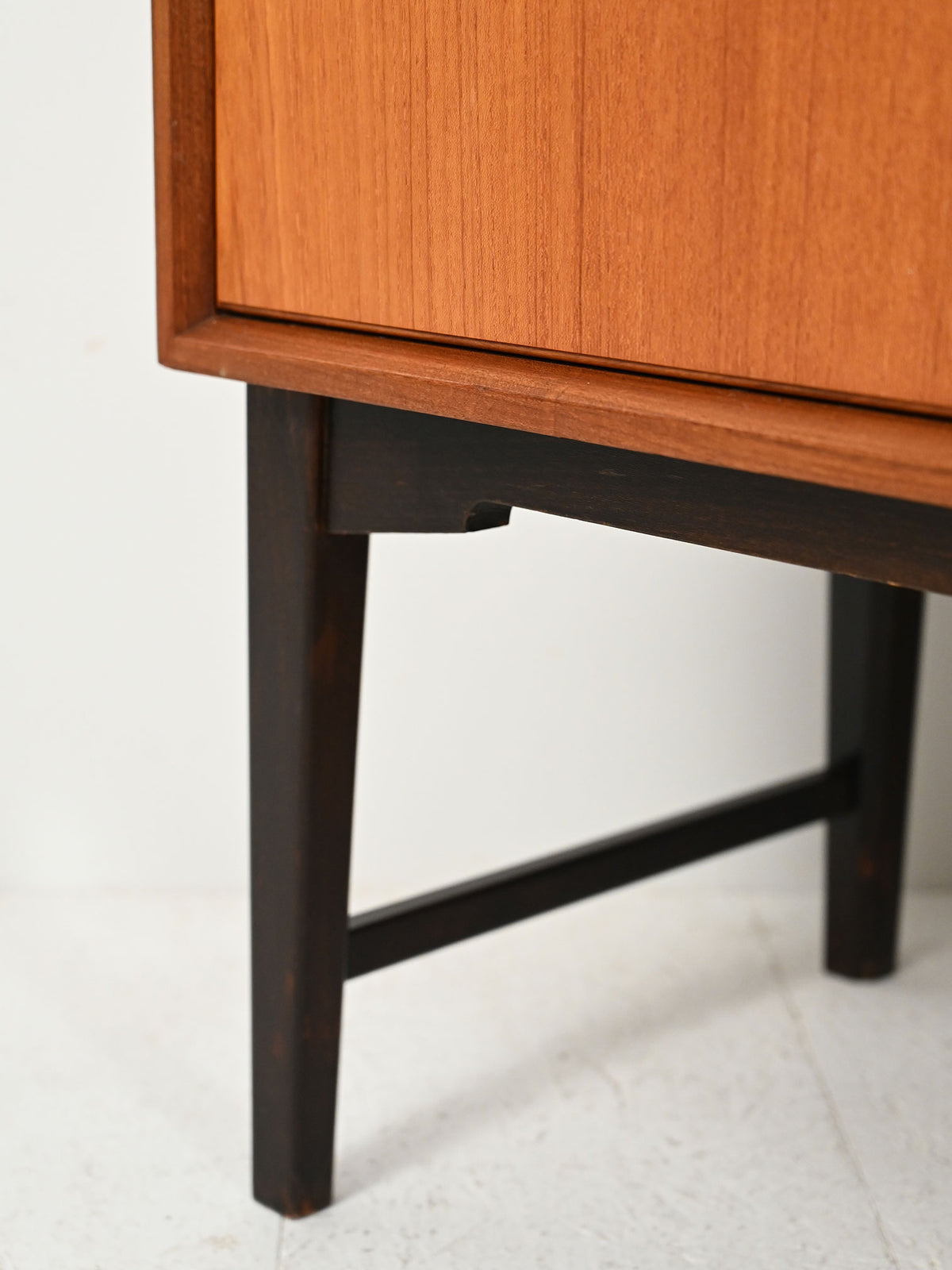Highboard scandinavo anni 60–70 di “Skaraborgs” 10