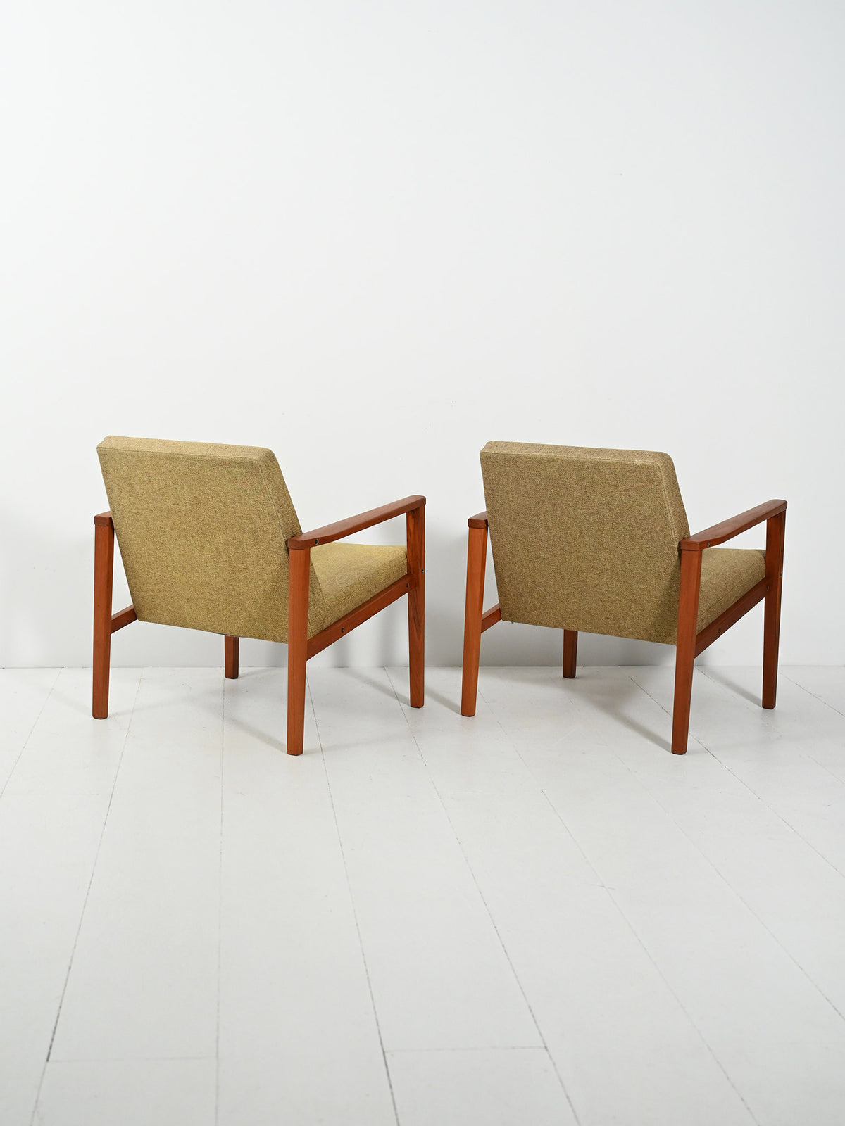 Coppia di poltrone danesi in teak con tappezzeria verde 3
