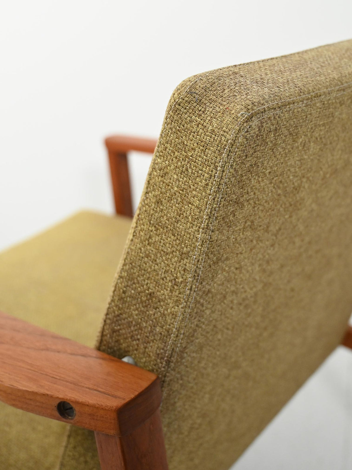 Coppia di poltrone danesi in teak con tappezzeria verde 10