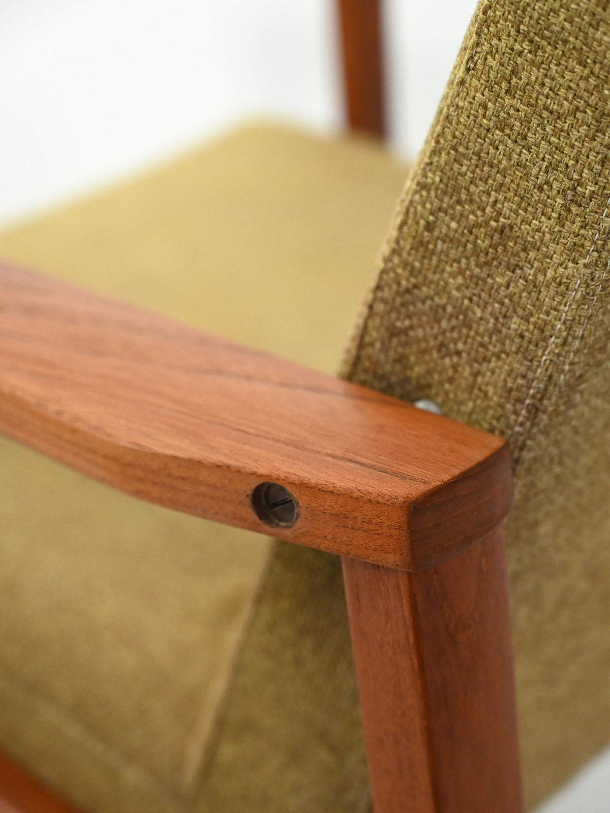 Coppia di poltrone danesi in teak con tappezzeria verde 11