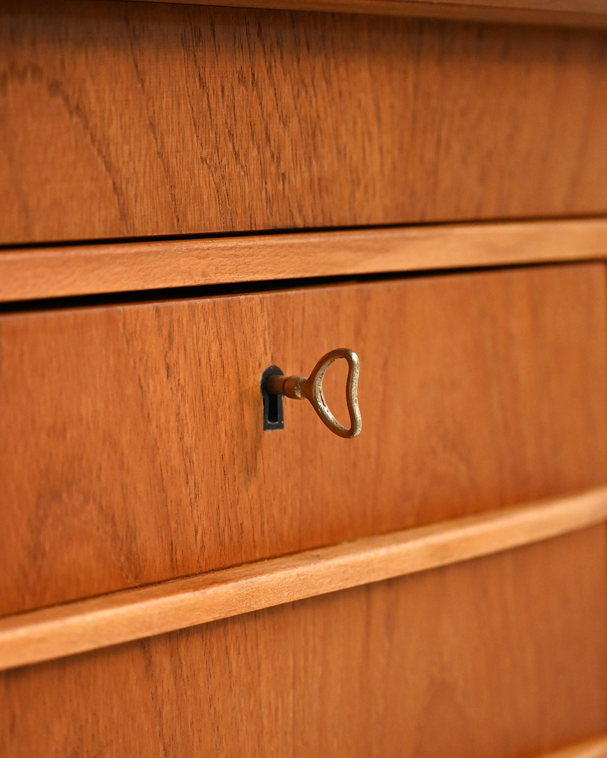 Scrivania con ribalta in teak anni ’60 5