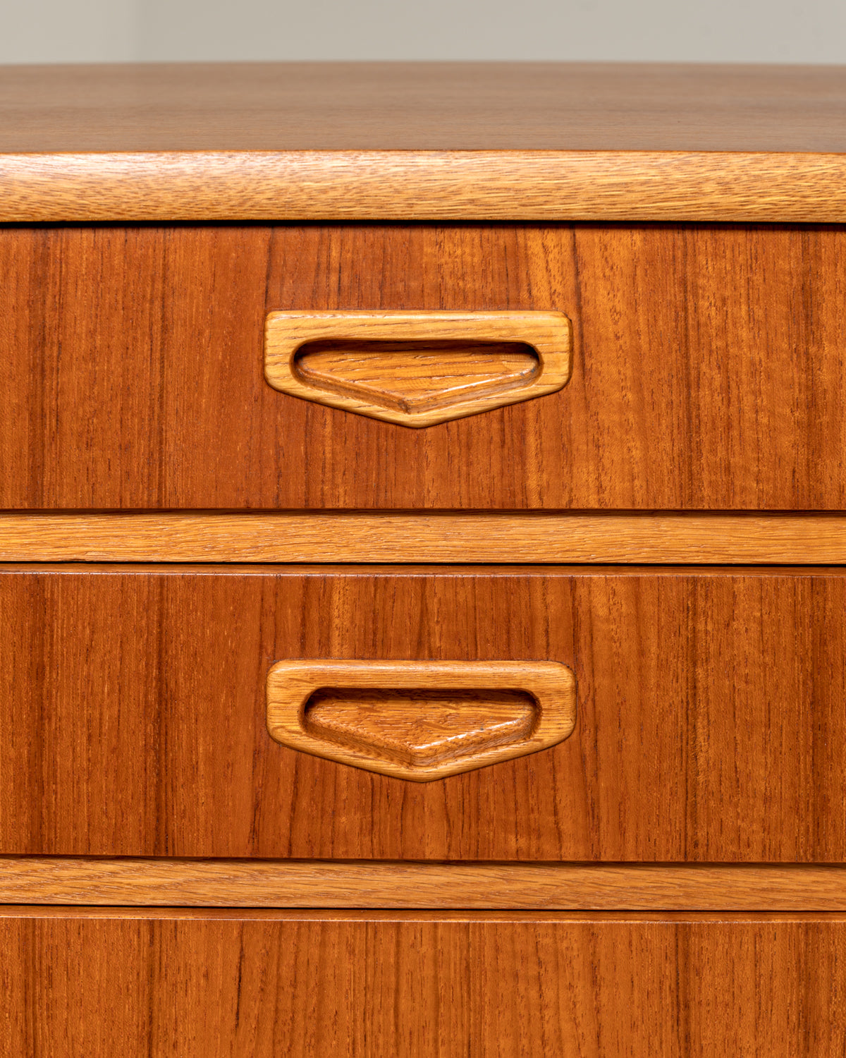 Highboard scandinavo in teak e rovere, anni ’60