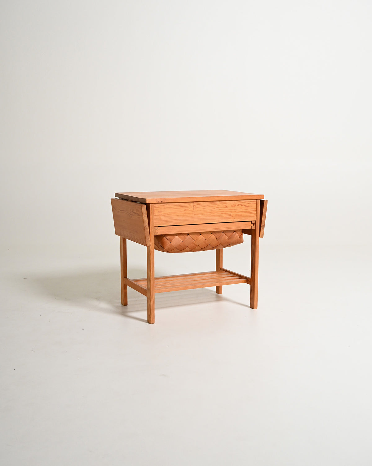 Tavolino scandinavo portalana in pino, anni '50