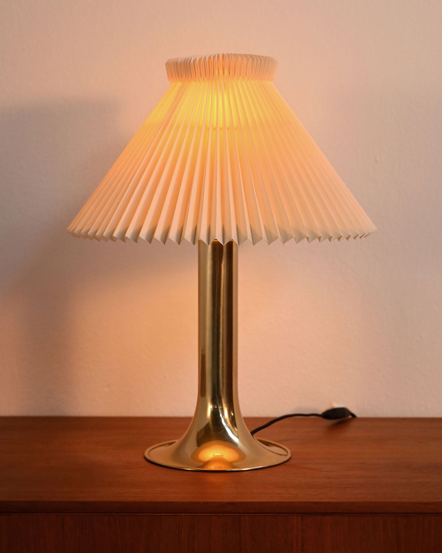 Lampada da tavolo danese con paralume in tessuto, anni ’60 3