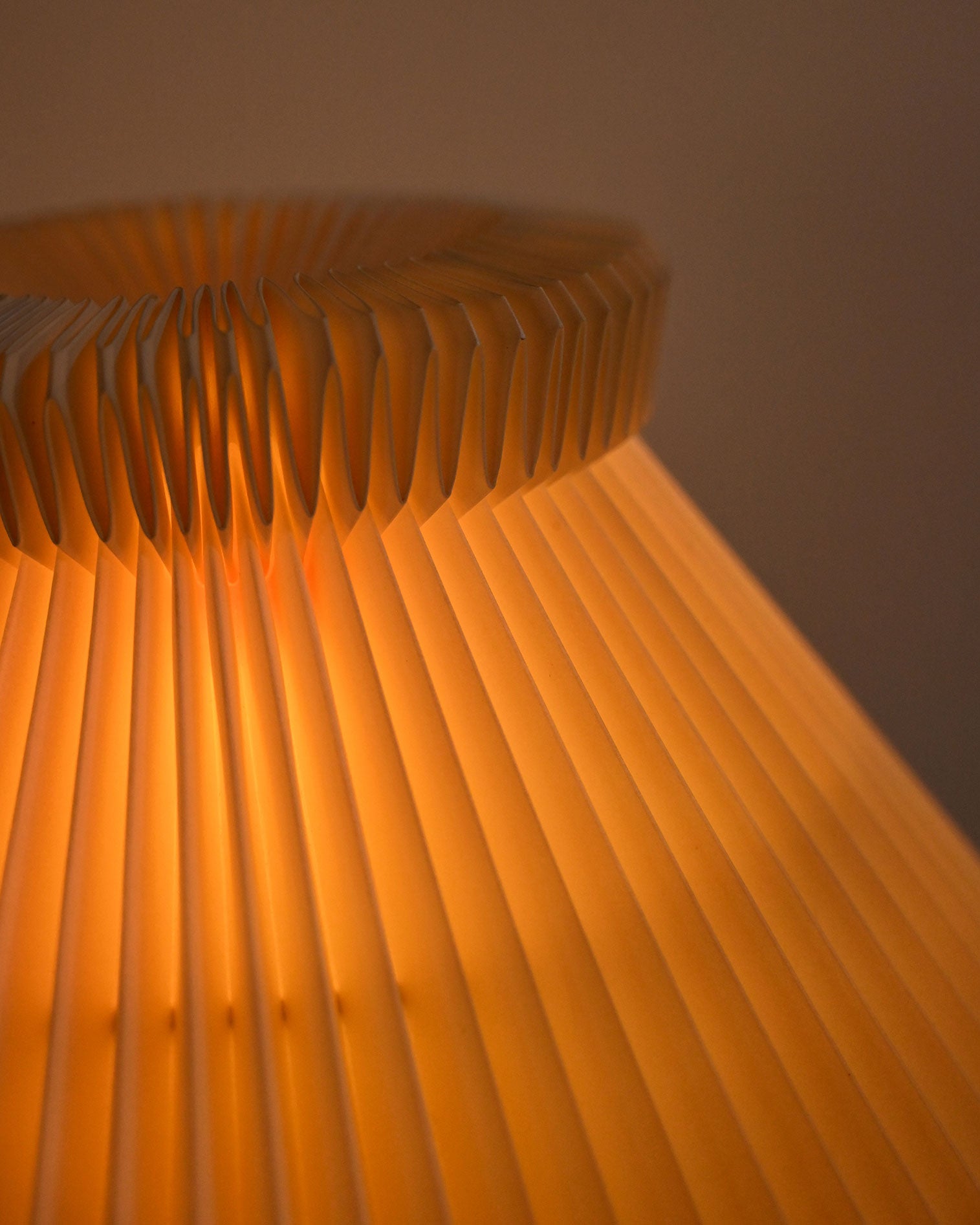 Lampada da tavolo danese con paralume in tessuto, anni ’60 4