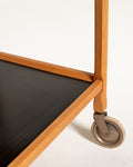 Carrello scandinavo con ripiani neri e vassoio rimovibile