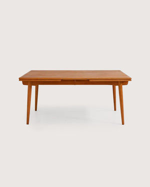 Tavolo allungabile modello “AT 312” di Hans J. Wegner