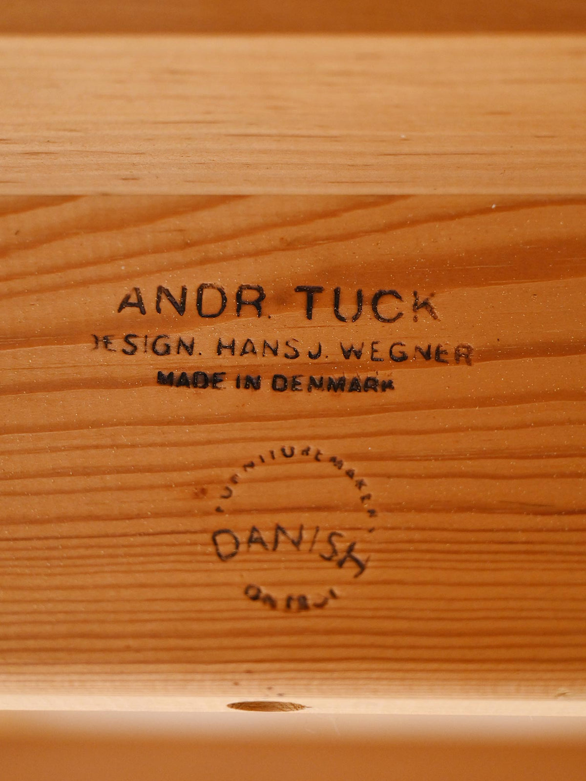 Tavolo allungabile modello “AT 312” di Hans J. Wegner 5