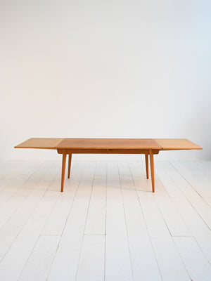 Tavolo allungabile modello “AT 312” di Hans J. Wegner 6