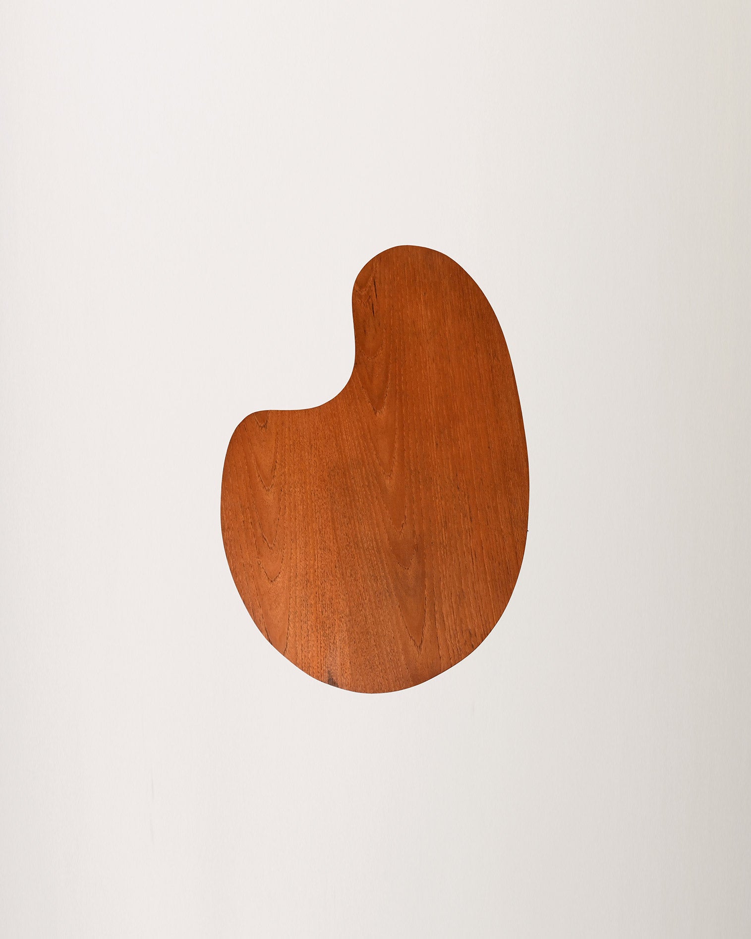 Tavolino con top dalla forma organica in teak e ottone, anni ’50-’60 9