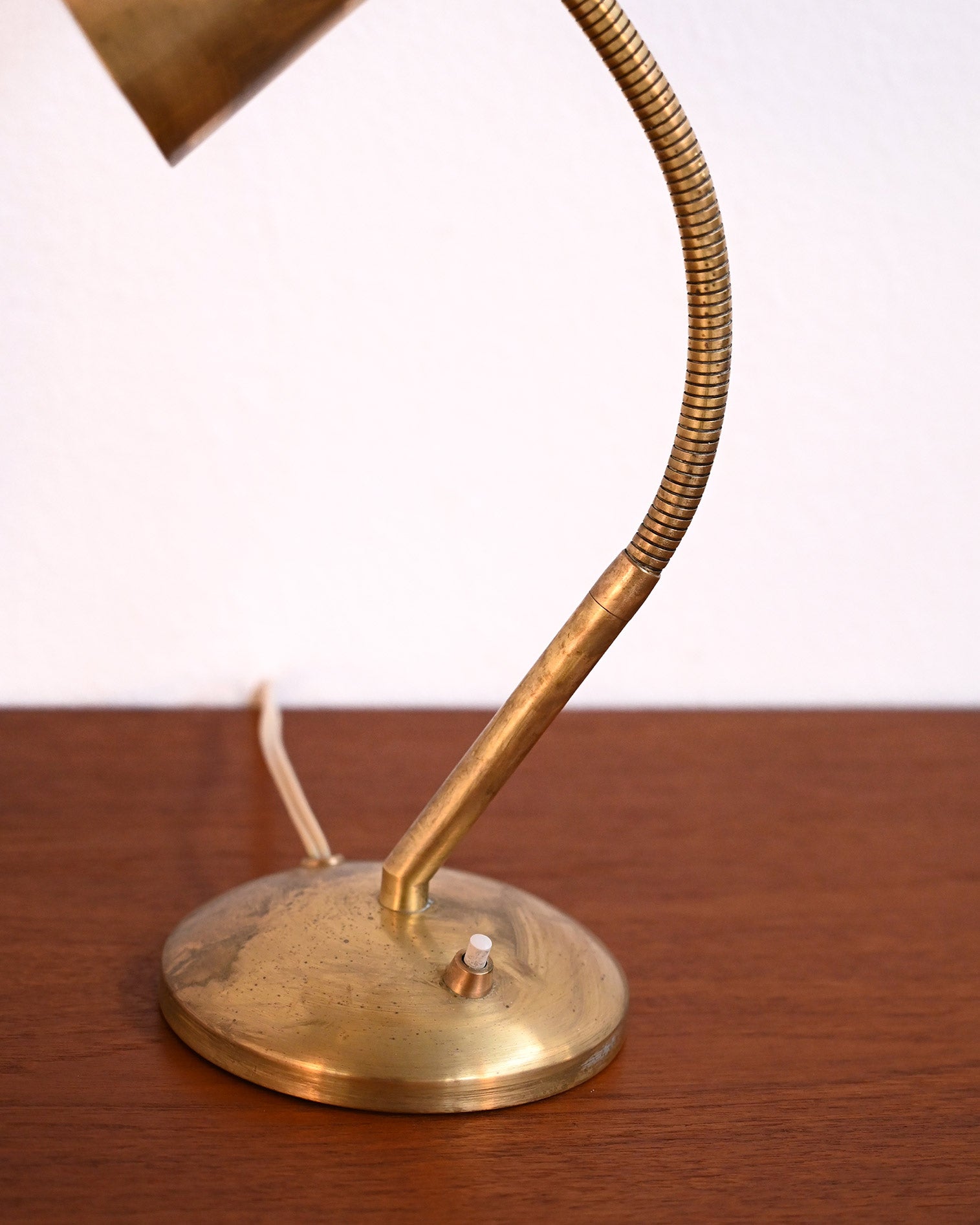 Lampada da tavolo scandinava in ottone, anni ’50 4