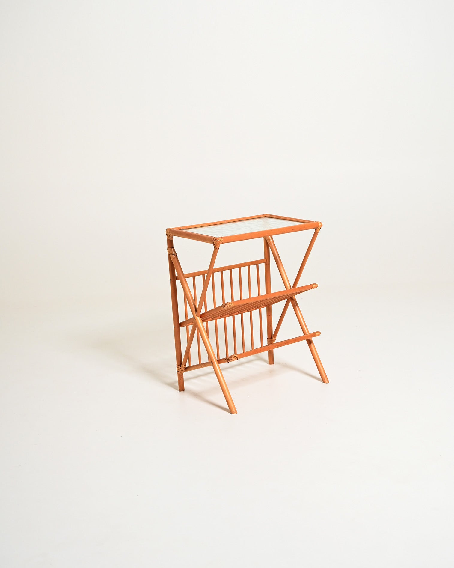 Mobiletto portariviste scandinavo vintage