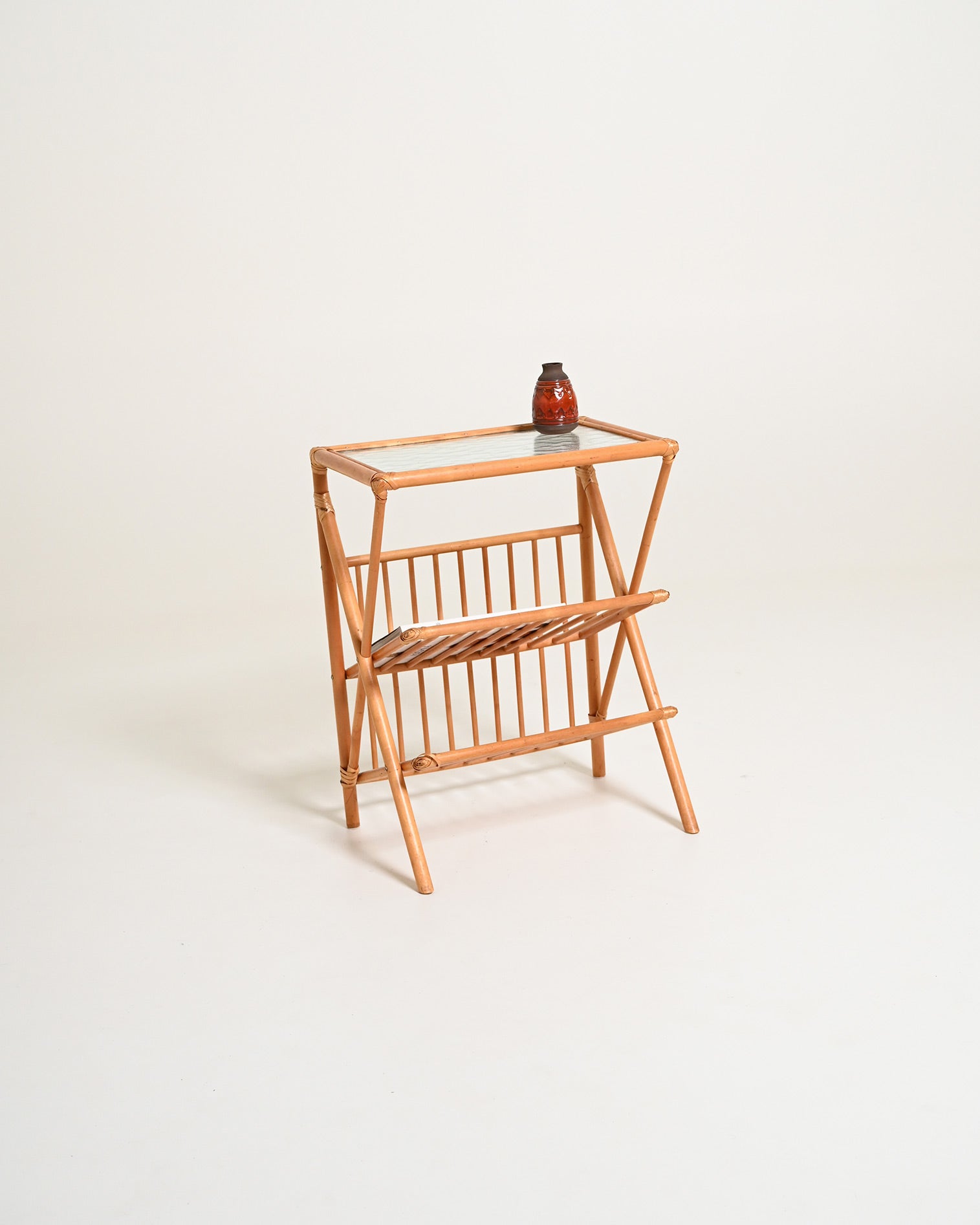 Mobiletto portariviste scandinavo vintage