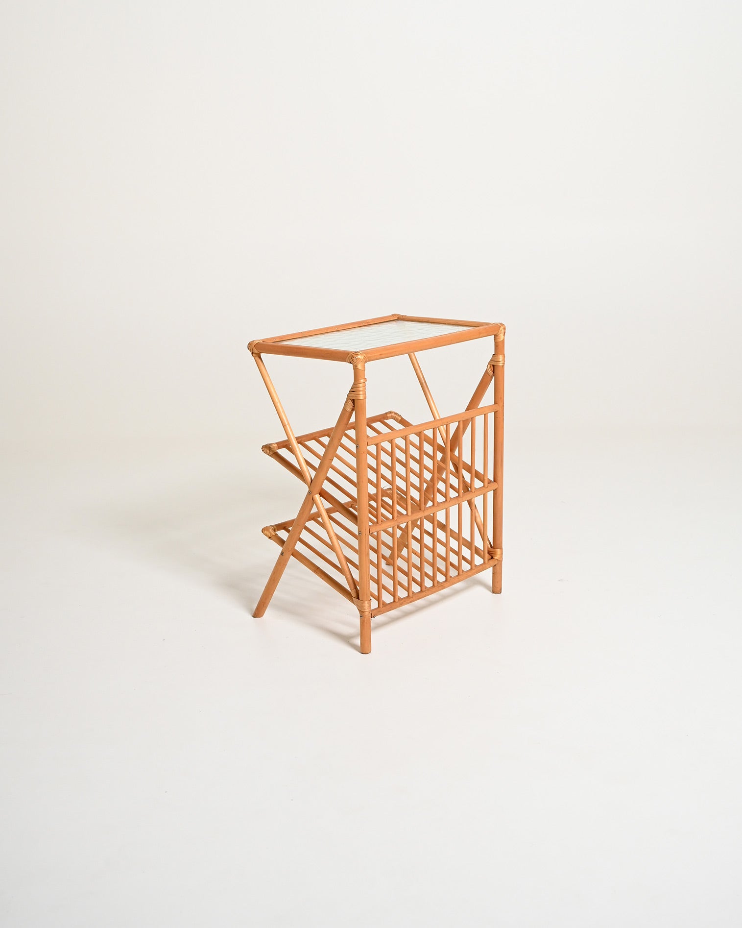 Mobiletto portariviste scandinavo vintage
