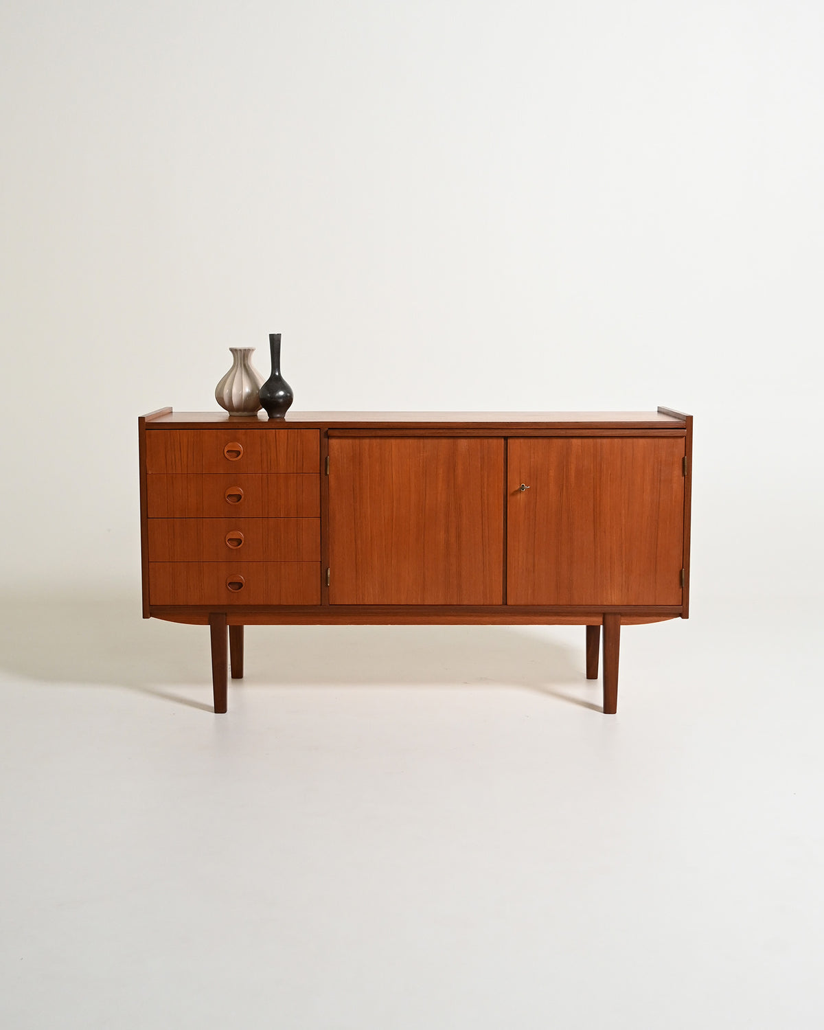 Sideboard scandinavo in teak con piano estraibile, anni '60