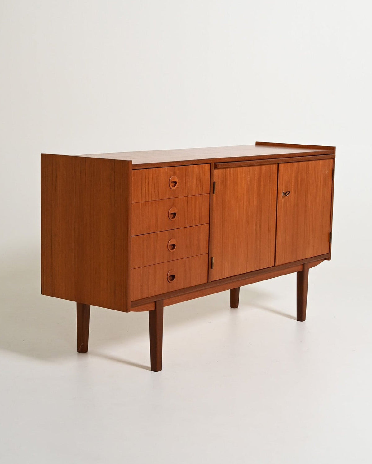 Sideboard scandinavo in teak con piano estraibile, anni '60