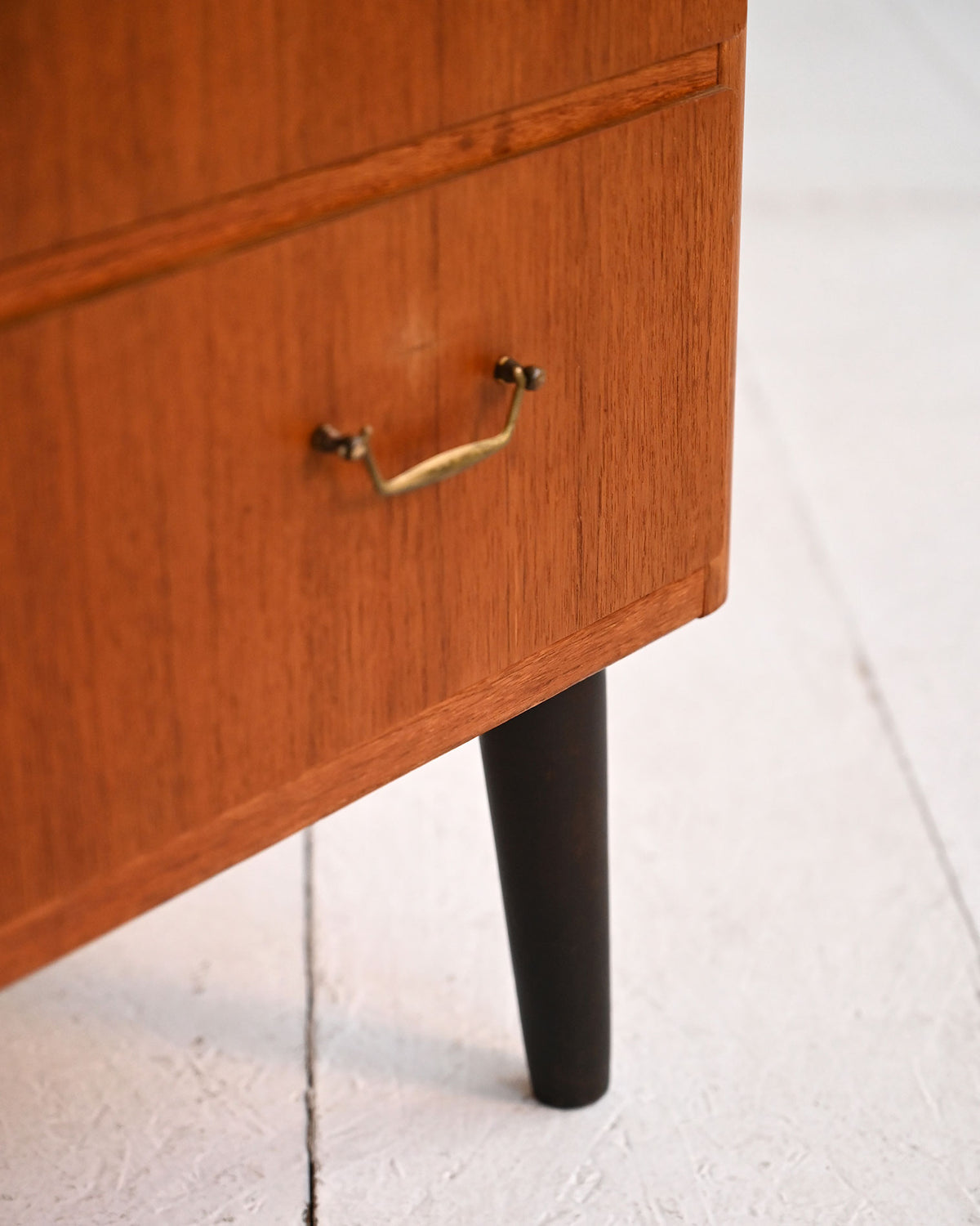 Cassettiera vintage scandinava con gambe nere, anni ’60 5