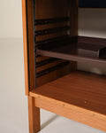 Cabinet in rovere con ante a serrandina e libreria, anni '60