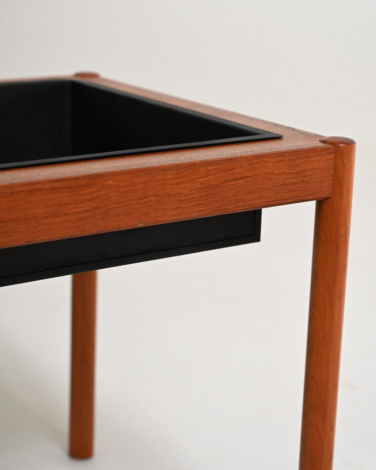 Panca scandinava con vano portapiante in teak, anni '60