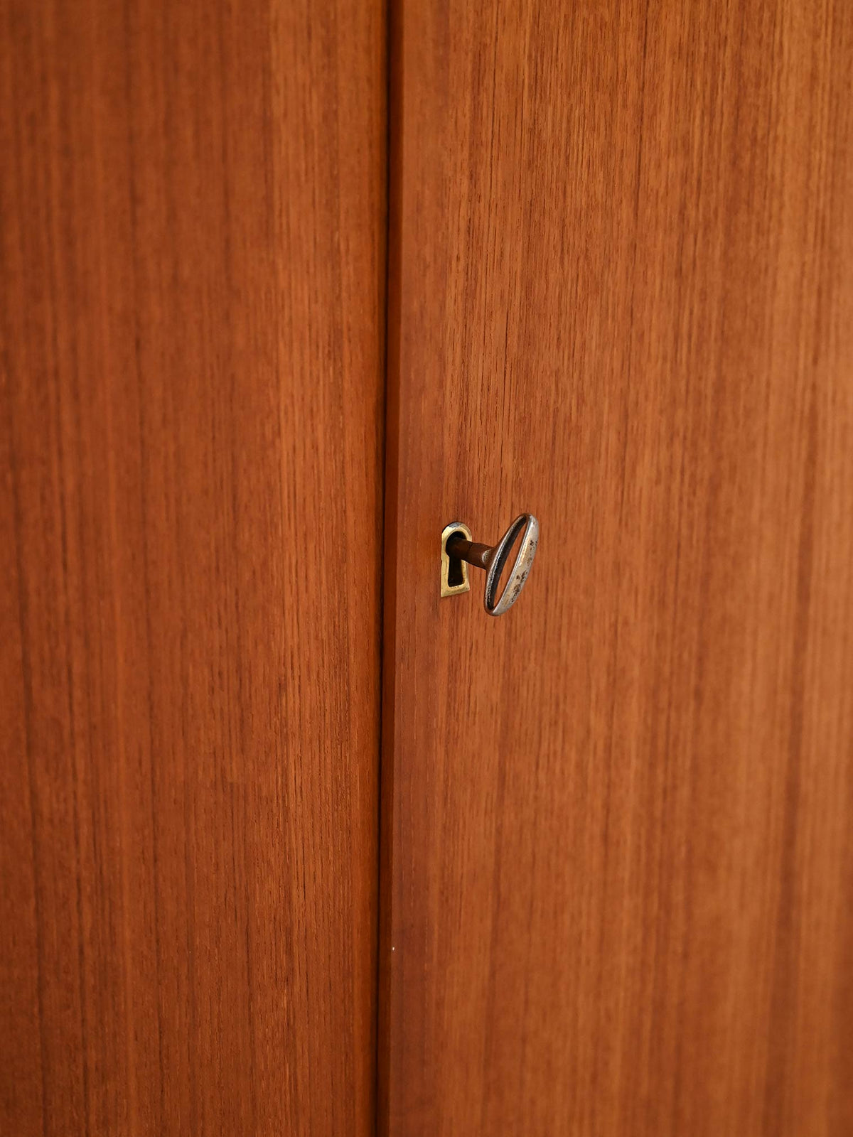 Angoliera scandinava mid-century in teak, anni ’50 3