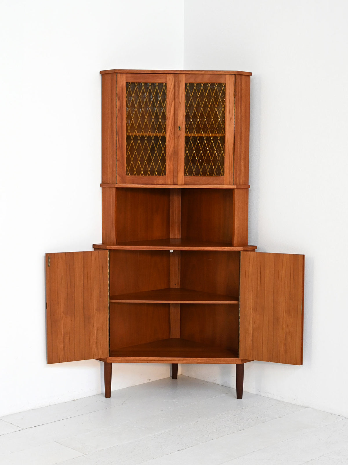 Angoliera scandinava mid-century in teak, anni ’50 4