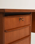 Scrivania scandinava in teak con sei cassetti, anni '60