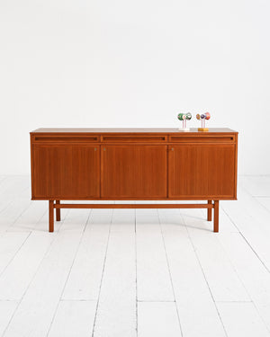 Sideboard scandinavo in teak con cassetti scultorei 1