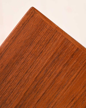 Sideboard scandinavo in teak con cassetti scultorei 8
