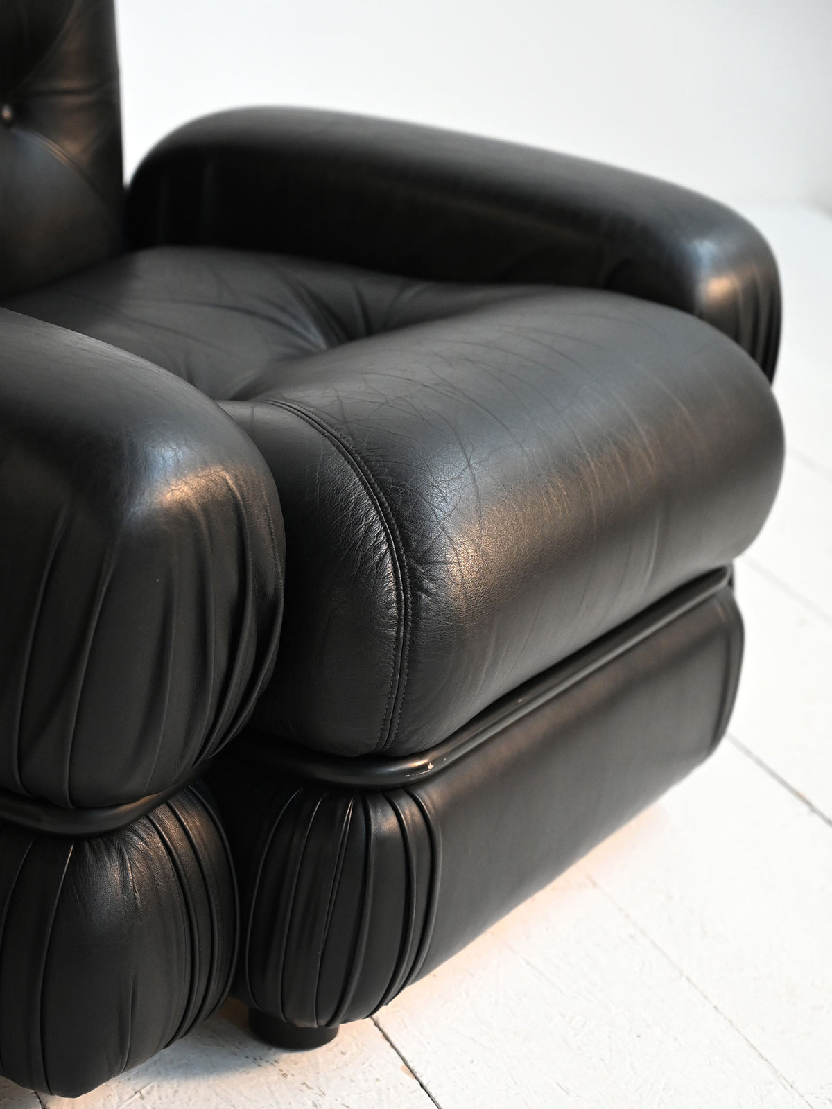 Poltrone in pelle nera e acciaio tubolare anni ’70 5