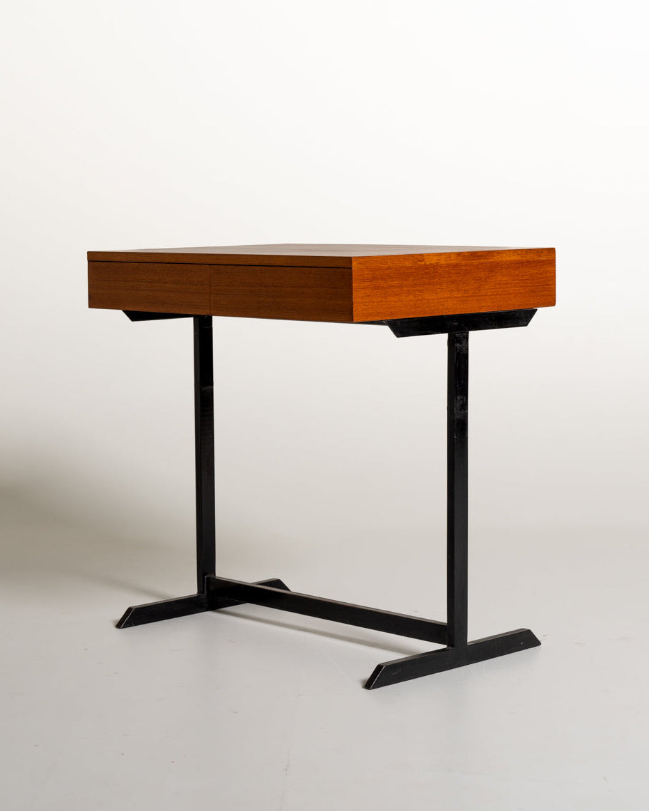 Scrittoio in teak con struttura in metallo nero, produzione europea, anni ’60