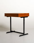 Scrittoio in teak con struttura in metallo nero, produzione europea, anni ’60