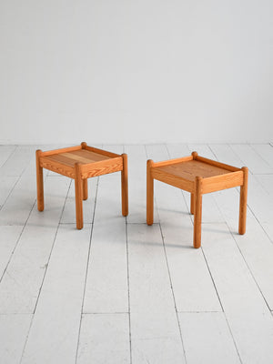 Coppia di tavolini scandinavi in pino massello, anni ’70 2