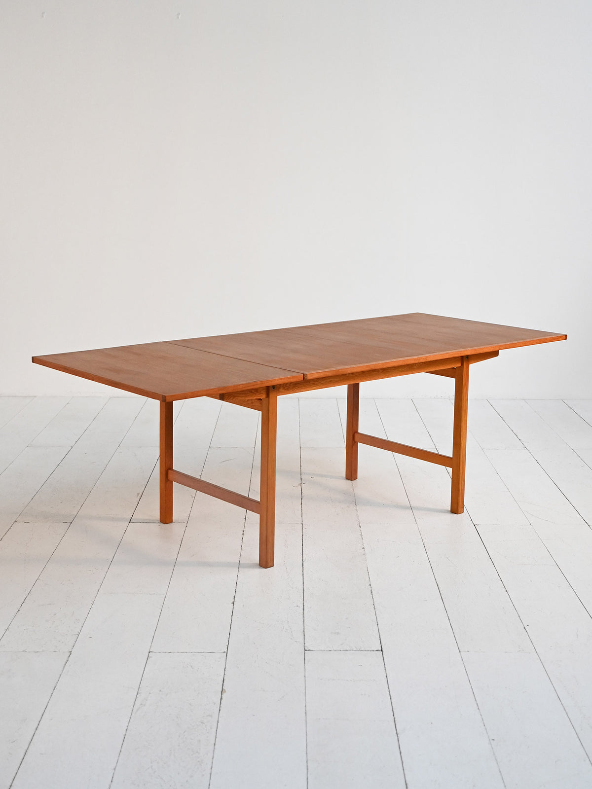 Tavolo scandinavo allungabile in teak e rovere anni ’60 3