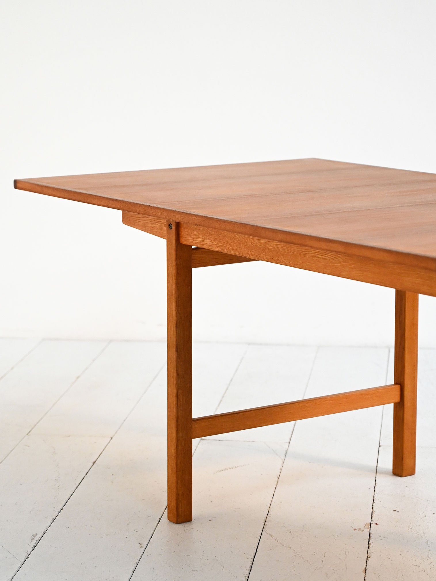 Tavolo scandinavo allungabile in teak e rovere anni ’60 9