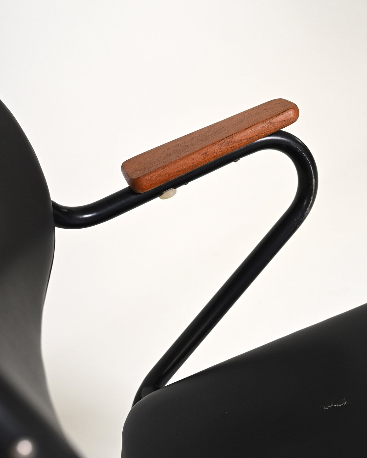 Set di 4 sedie in pelle e metallo, con inserti in legno, anni '50