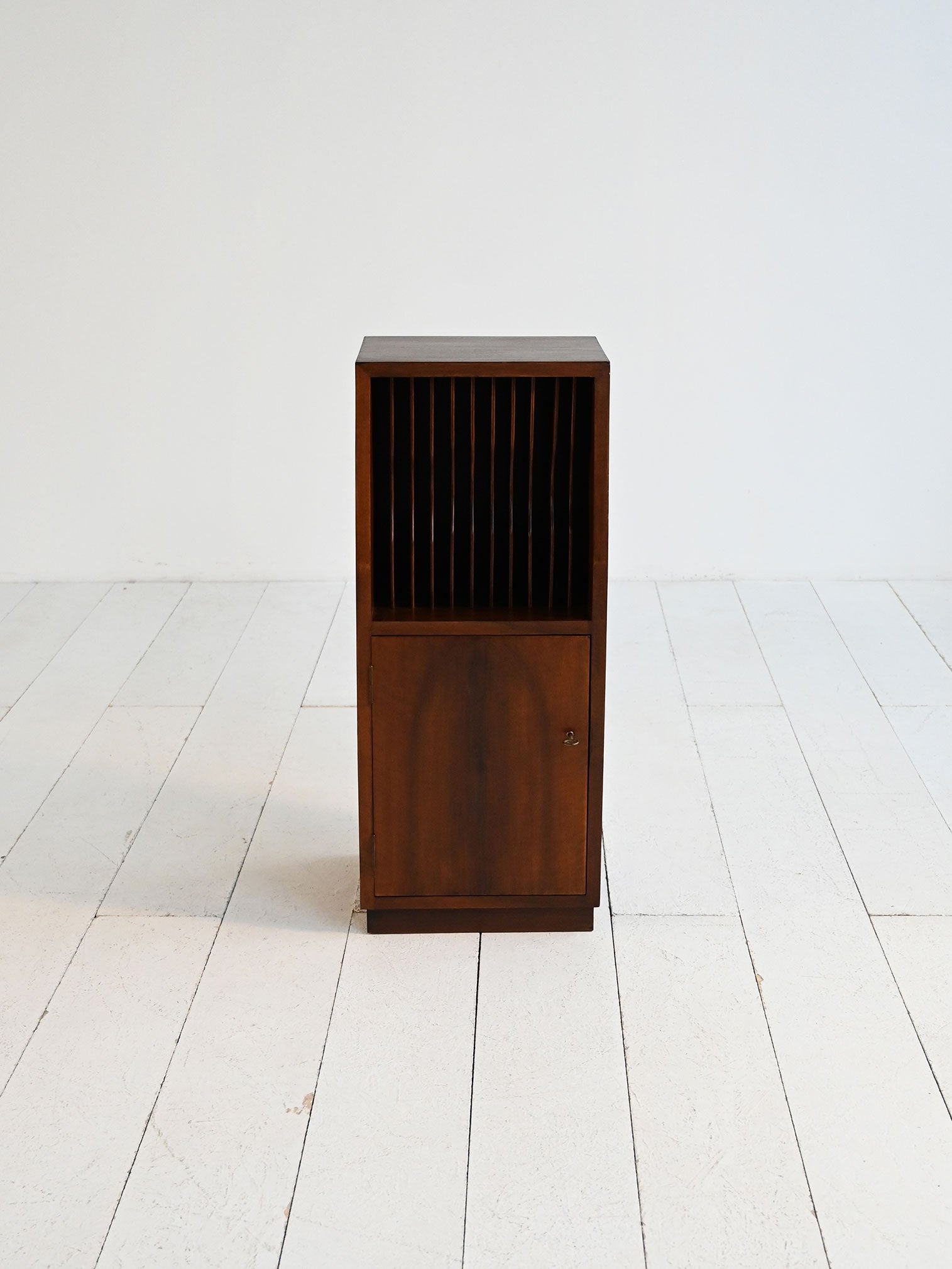 Cabinet con vano porta vinili 2