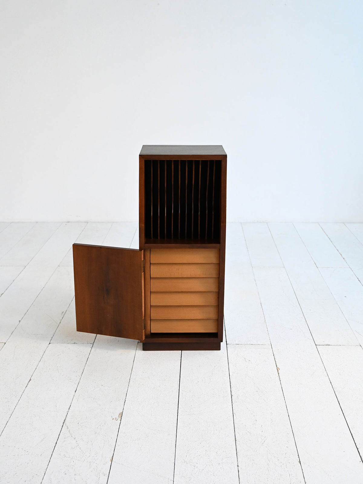 Cabinet con vano porta vinili 3