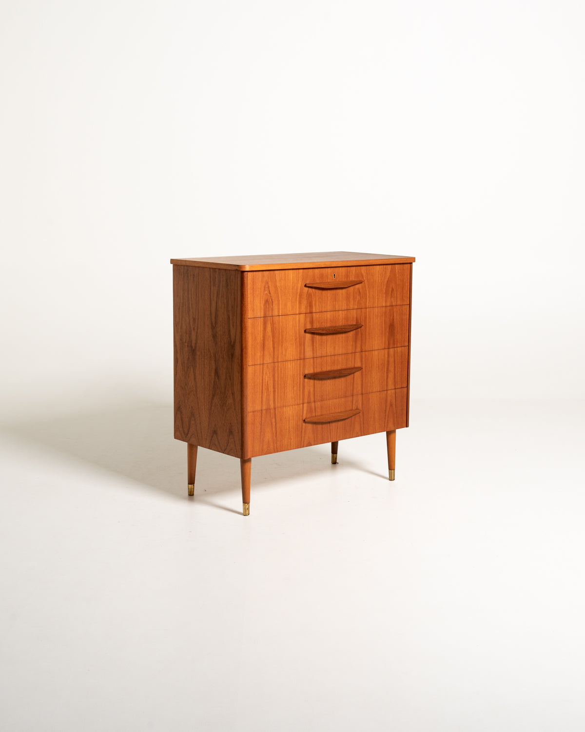 Cassettiera in teak con puntali in ottone