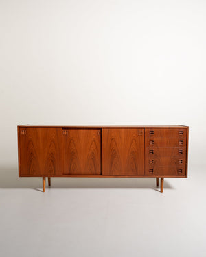 Sideboard danese in teak con ante scorrevoli, anni ’60
