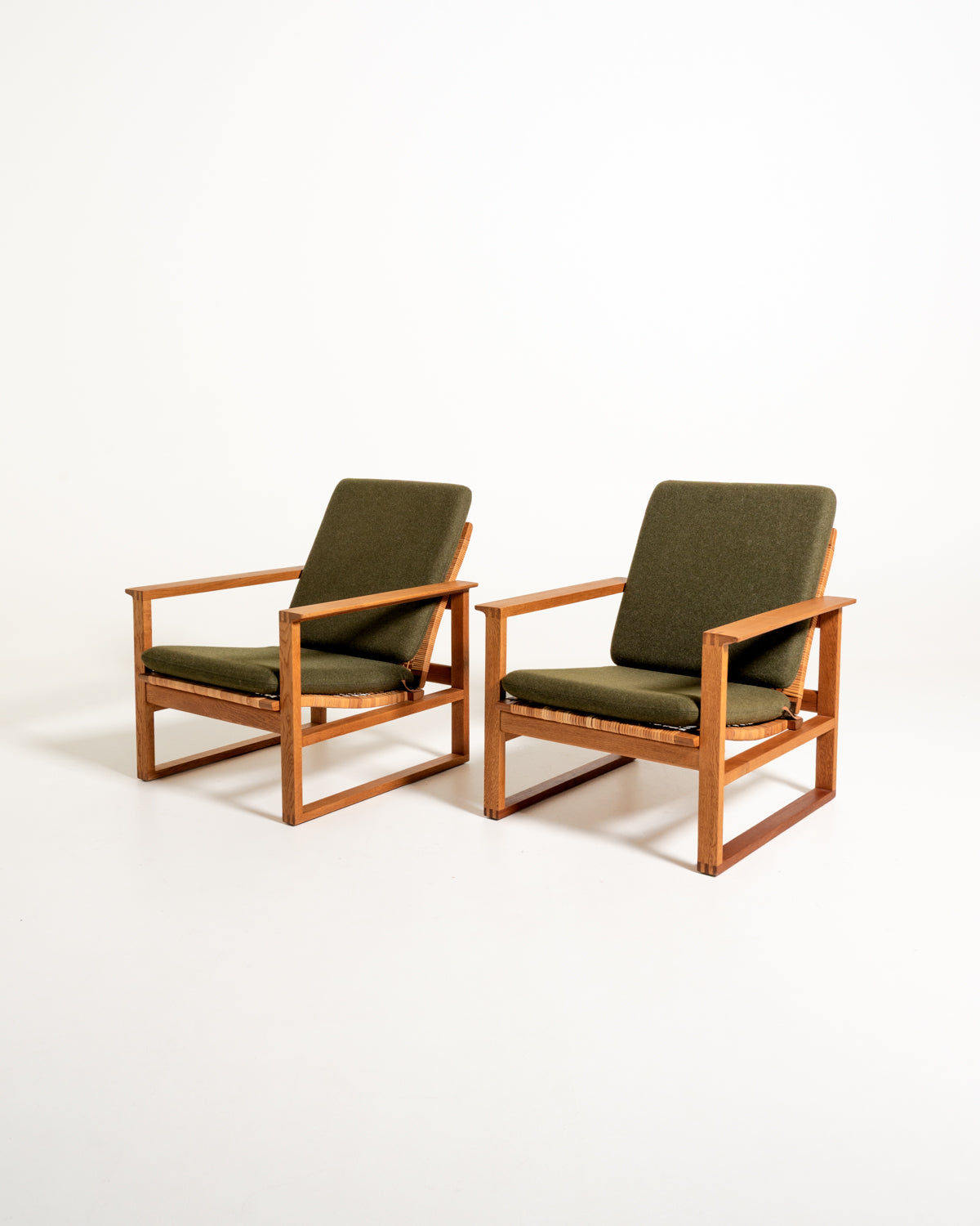 Coppia di poltrone “Medestolen” di Børge Mogensen per Fredericia, 1956-57