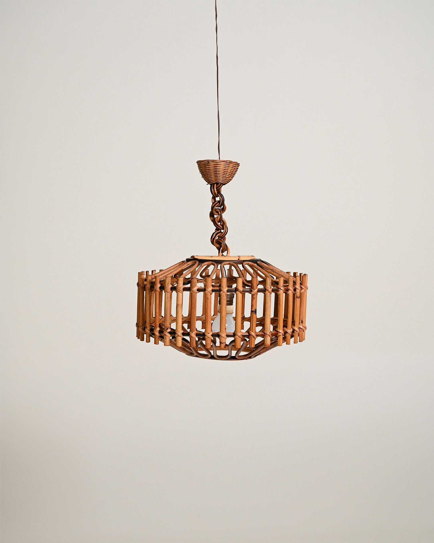 Lampada da soffitto in bambú e rattan intrecciato, anni '70