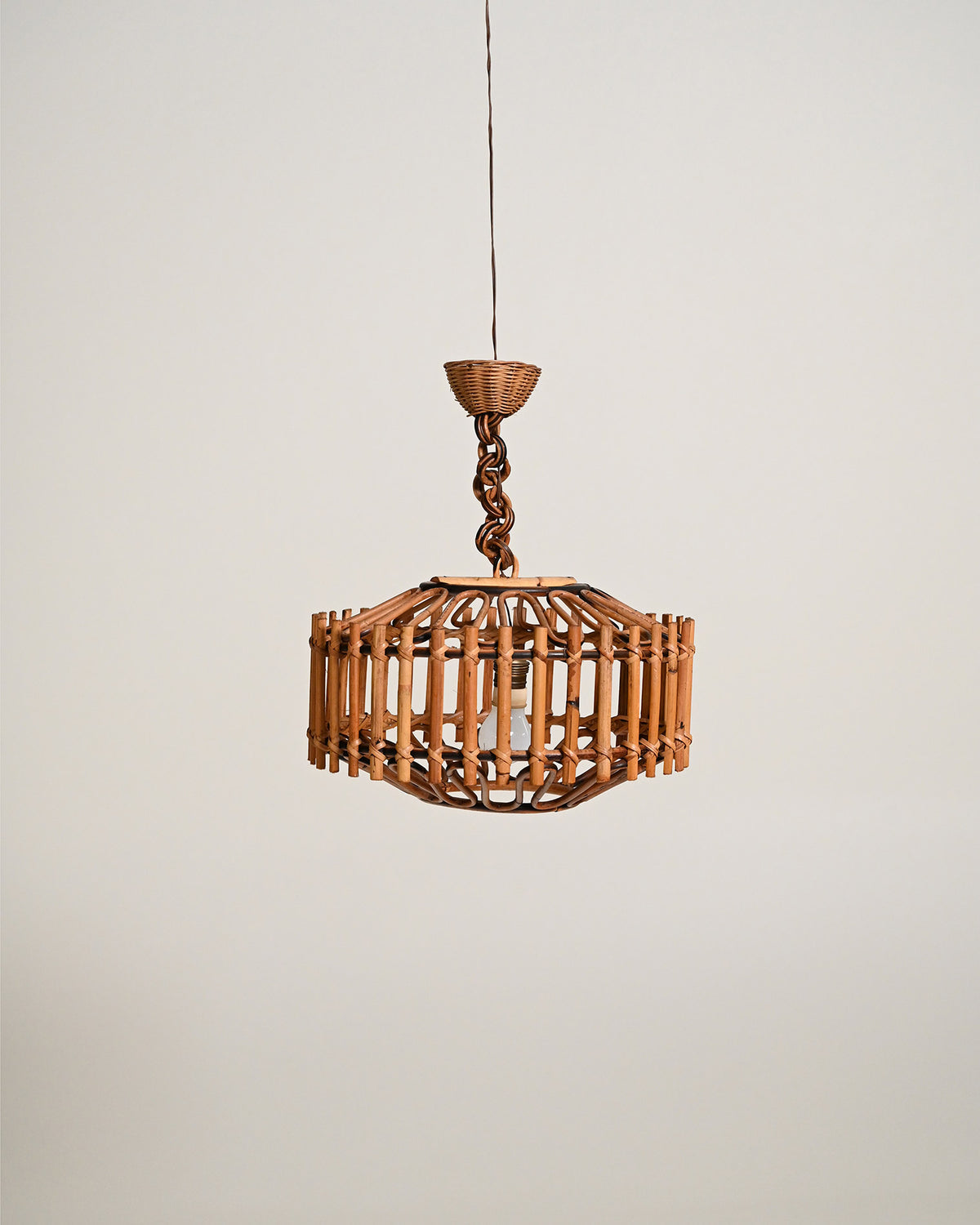 Lampada da soffitto in bambú e rattan intrecciato, anni '70