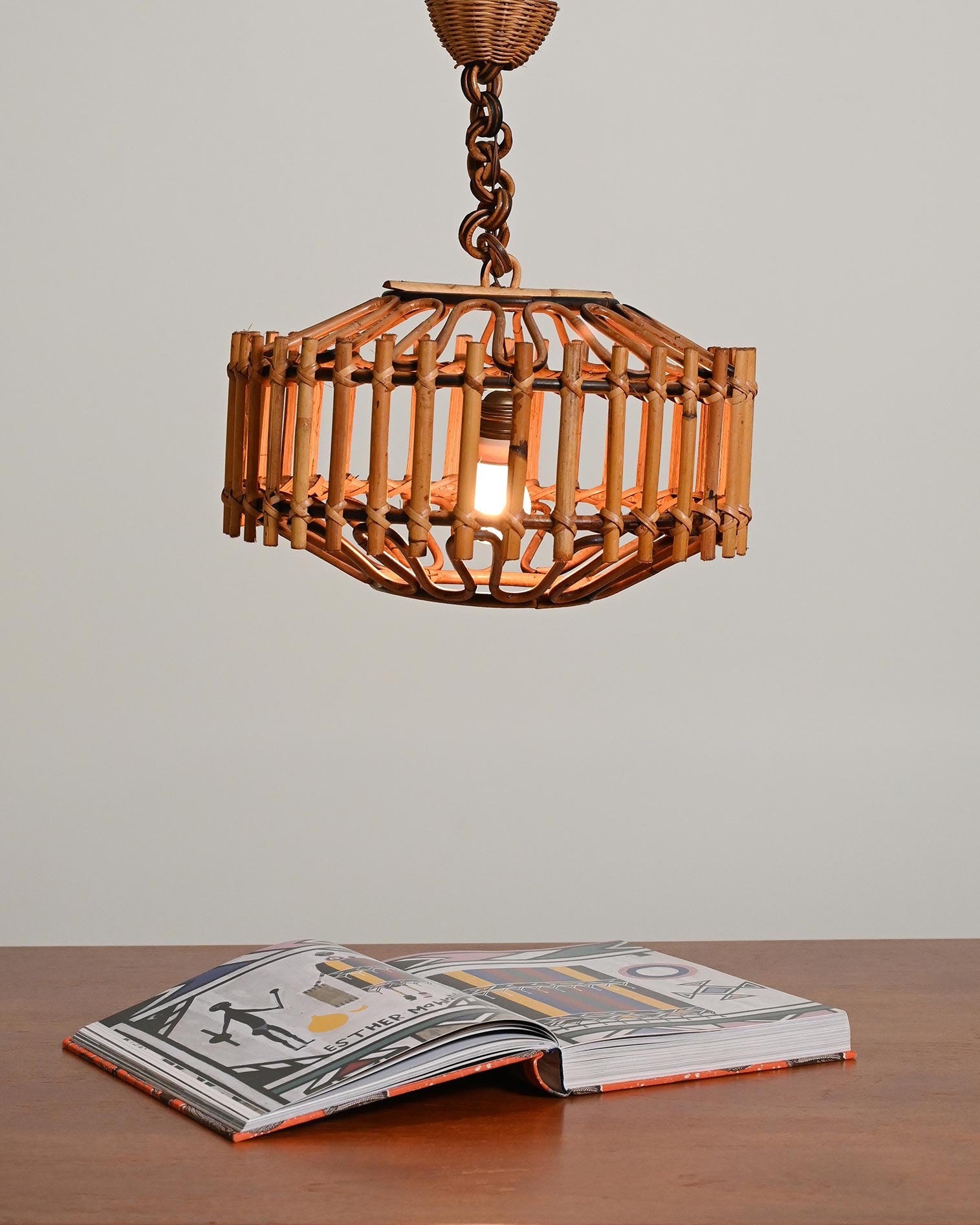 Lampada da soffitto in bambú e rattan intrecciato, anni '70