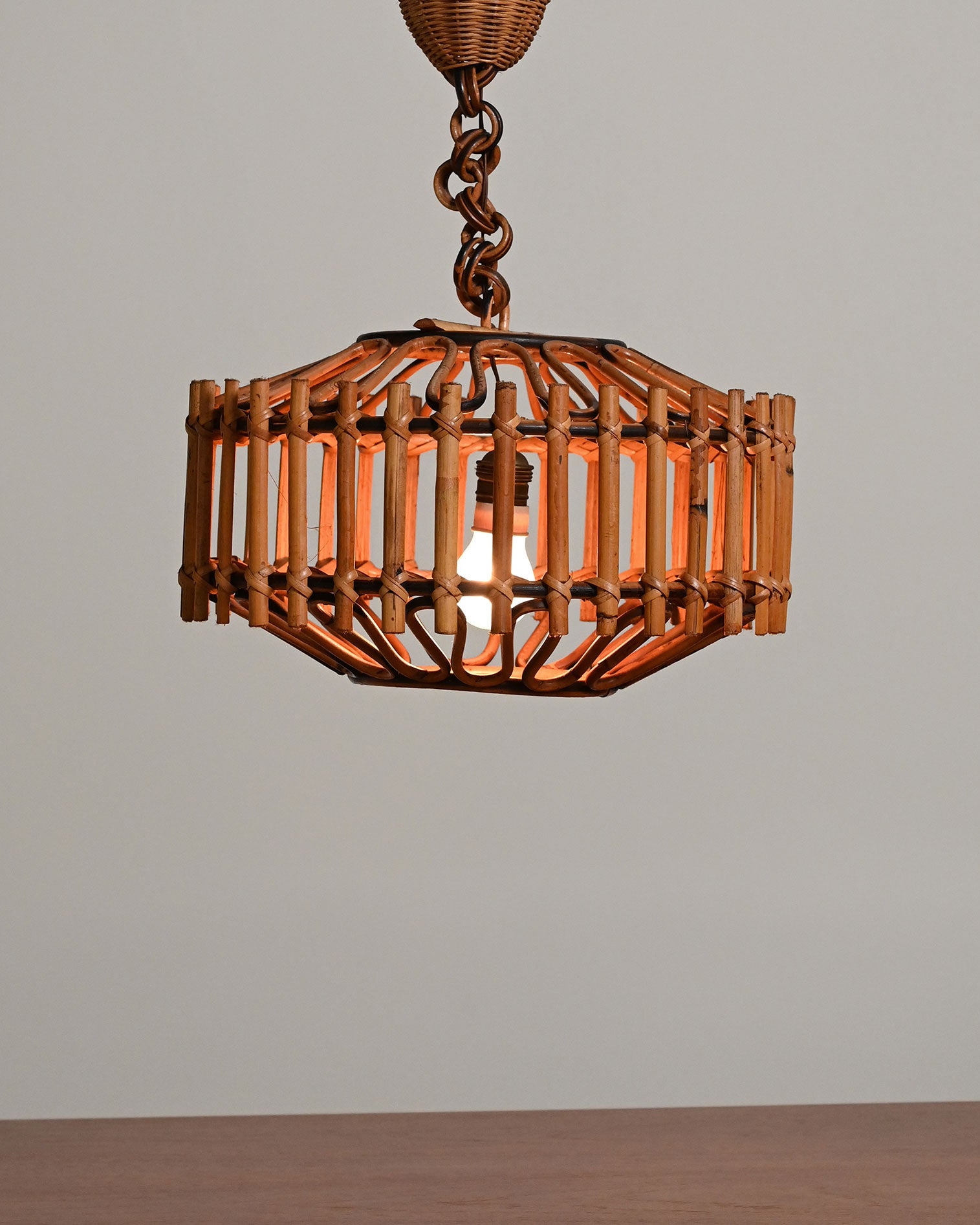 Lampada da soffitto in bambú e rattan intrecciato, anni '70