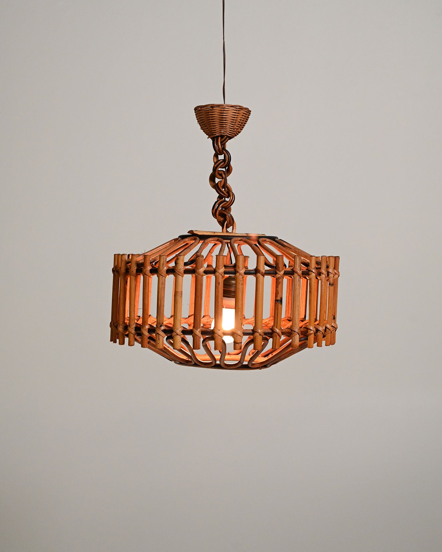 Lampada da soffitto in bambú e rattan intrecciato, anni '70