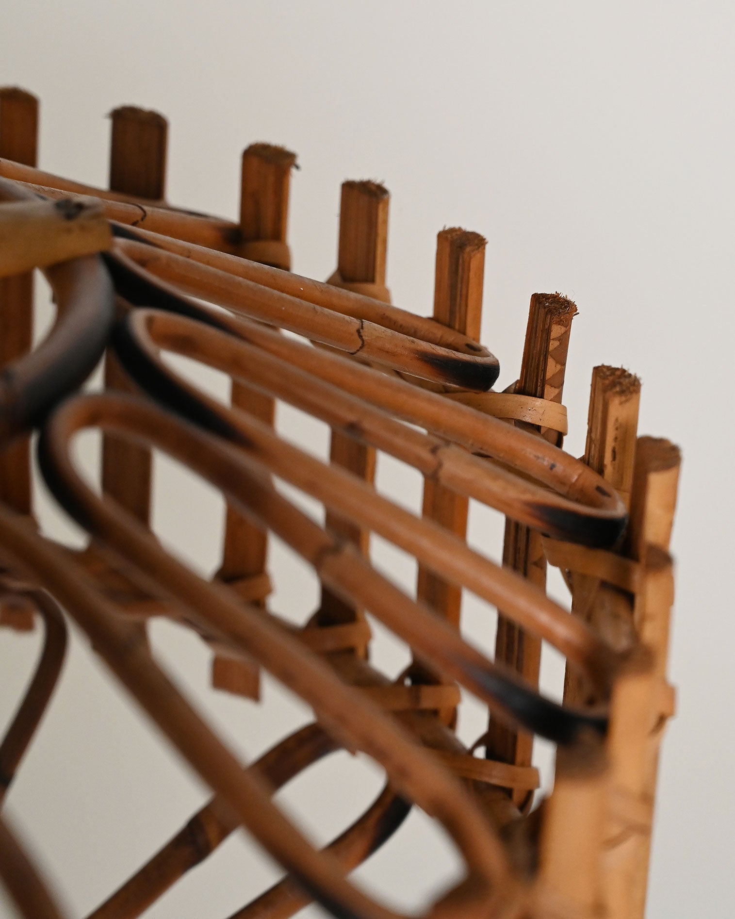Lampada da soffitto in bambú e rattan intrecciato, anni '70