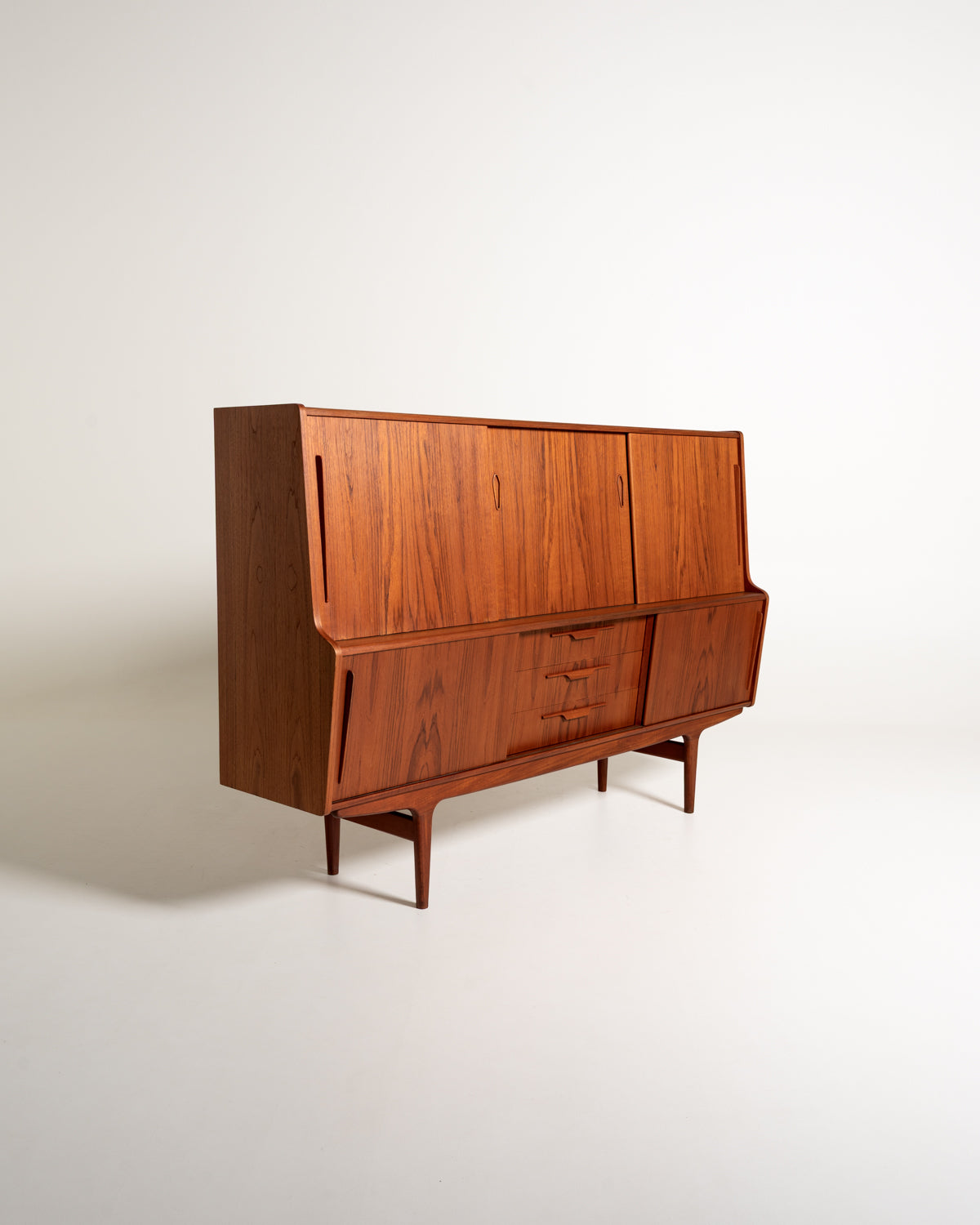 Credenza alta danese in teak anni '60