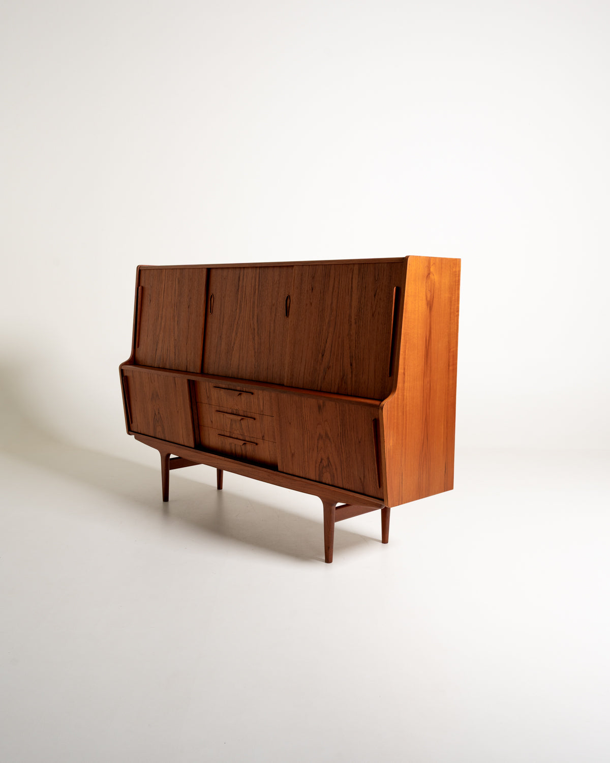 Credenza alta danese in teak anni '60